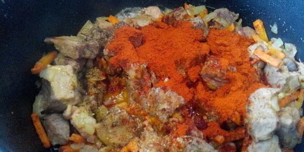 гуляш из говядины в мультиварке