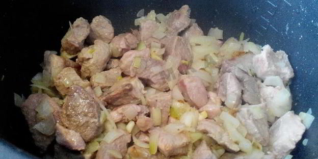 гуляш из говядины в мультиварке