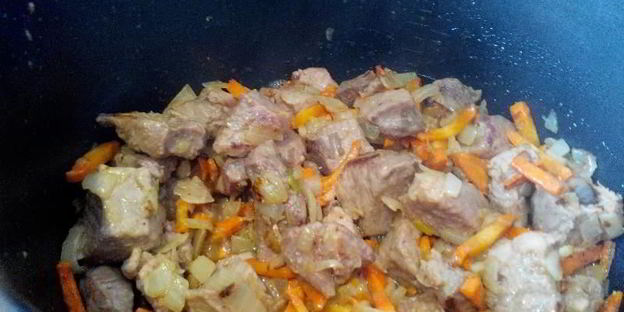 гуляш из говядины в мультиварке