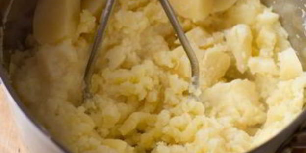 картофельное пюре с горошком и мятой