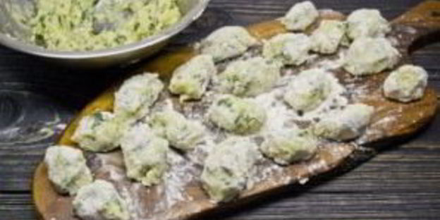 картофельные ньокки со шпинатом и укропом