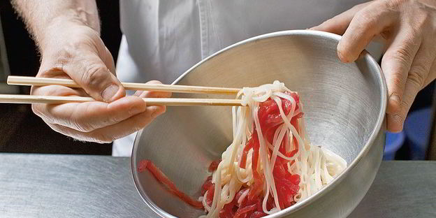 холодная лапша с тунцом