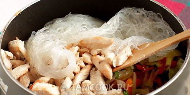 китайская лапша с курицей