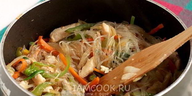 китайская лапша с курицей
