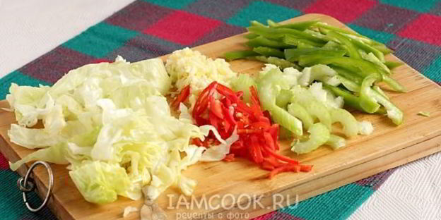 китайская лапша с курицей