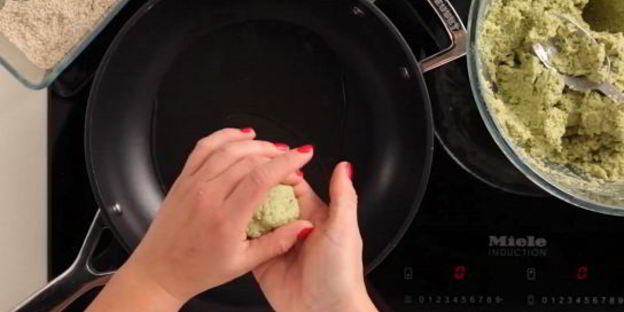 фалафель с кунжутом