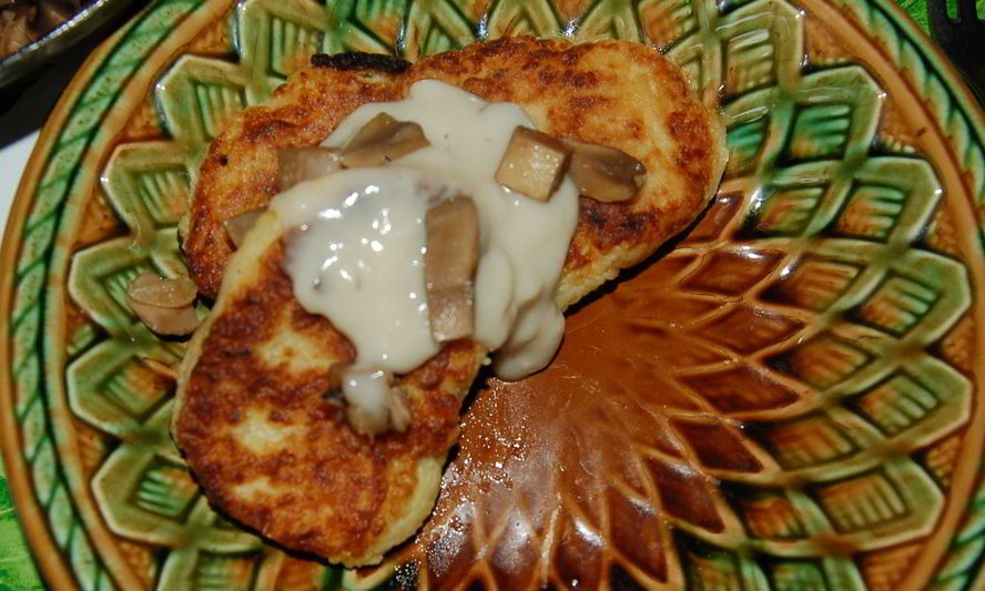 Рецепт картофельных котлет с молочно-грибным соусом