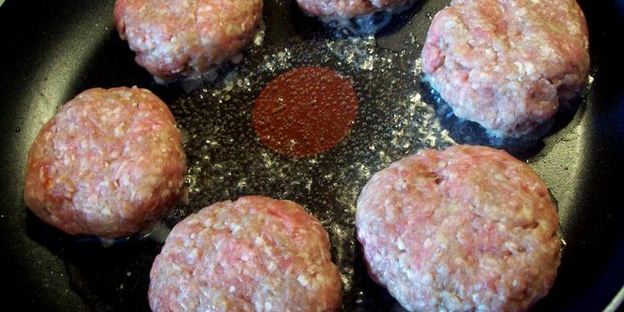 котлеты из говядины с овощным гарниром на пару с йогуртовым соусом