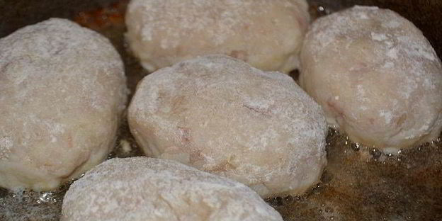 котлеты из щуки с соусом