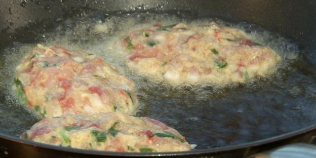 котлеты из толстолобика с картофелем и подорожником