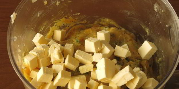 котлеты-привидения с пряным тыквенным соусом