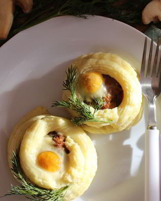 Котлеты в картофельных гнездах