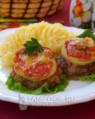 Котлеты, запеченные в духовке с луком и помидорами