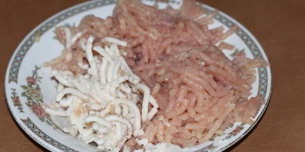 куриные котлетки с вялеными томатами в кукурузной панировке