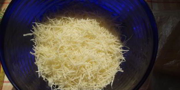 куриные котлетки с вялеными томатами в кукурузной панировке