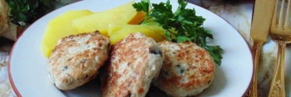 Куриные котлеты с грибами и квашеной капустой