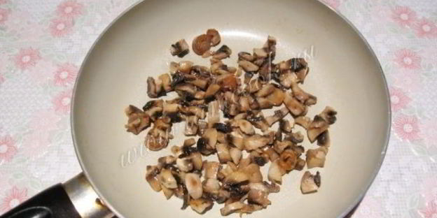 куриные котлеты с грибами и квашеной капустой