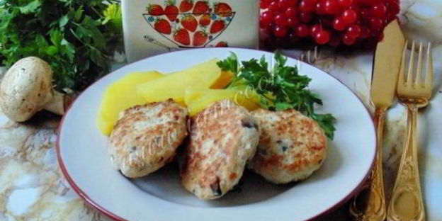 куриные котлеты с грибами и квашеной капустой