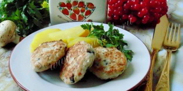 куриные котлеты с грибами и квашеной капустой