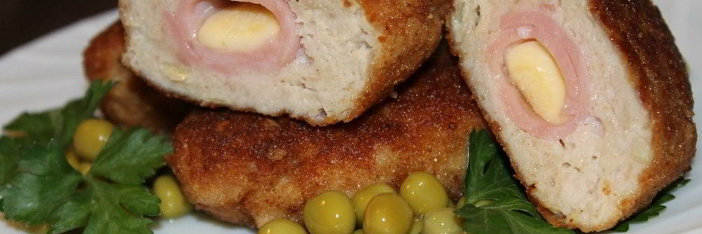 Куриные котлеты с сюрпризом из ветчины и сыра