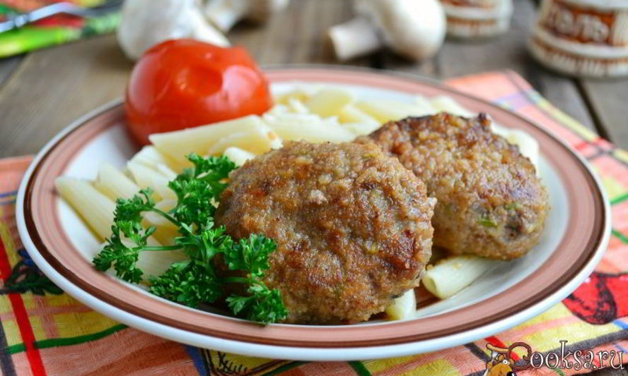 Рецепт мясных котлет с кабачком и грибами