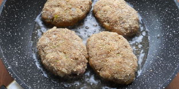 мясные котлеты с кабачком и грибами