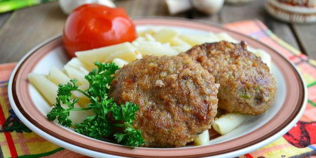 мясные котлеты с кабачком и грибами