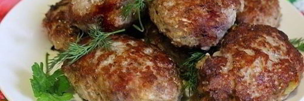 Мясные котлеты с шампиньонами и гречневыми хлопьями