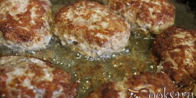 мясные котлеты с шампиньонами и гречневыми хлопьями