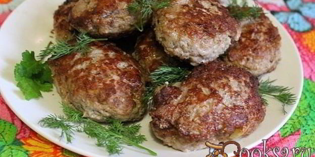 мясные котлеты с шампиньонами и гречневыми хлопьями