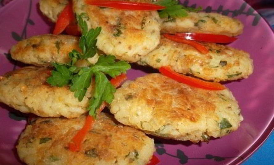 Рецепт рисовых котлет с сыром и петрушкой