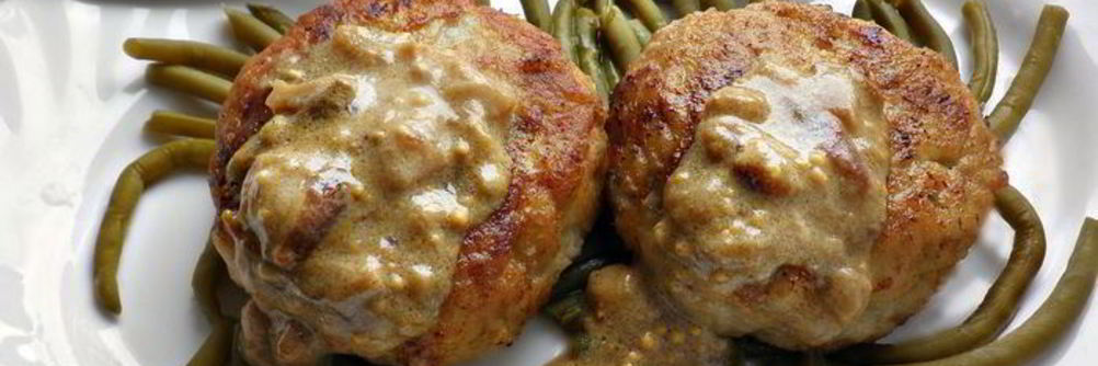 Щучьи котлеты под соусом из белых грибов