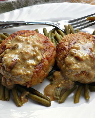 Щучьи котлеты под соусом из белых грибов