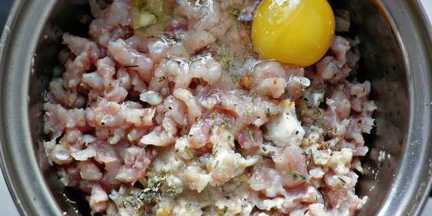 щучьи котлеты под соусом из белых грибов