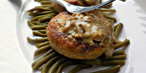 щучьи котлеты под соусом из белых грибов