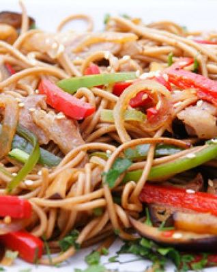 Лапша гречневая с овощами