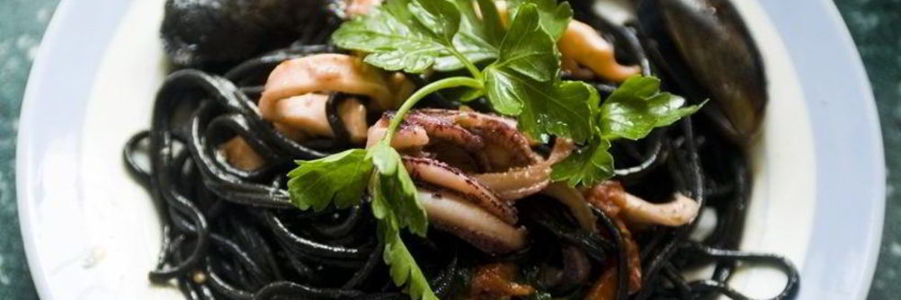 Лапша с чернилами каракатицы