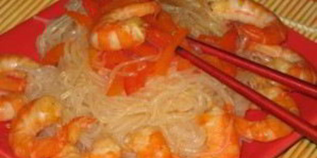 лапша с креветками и овощами