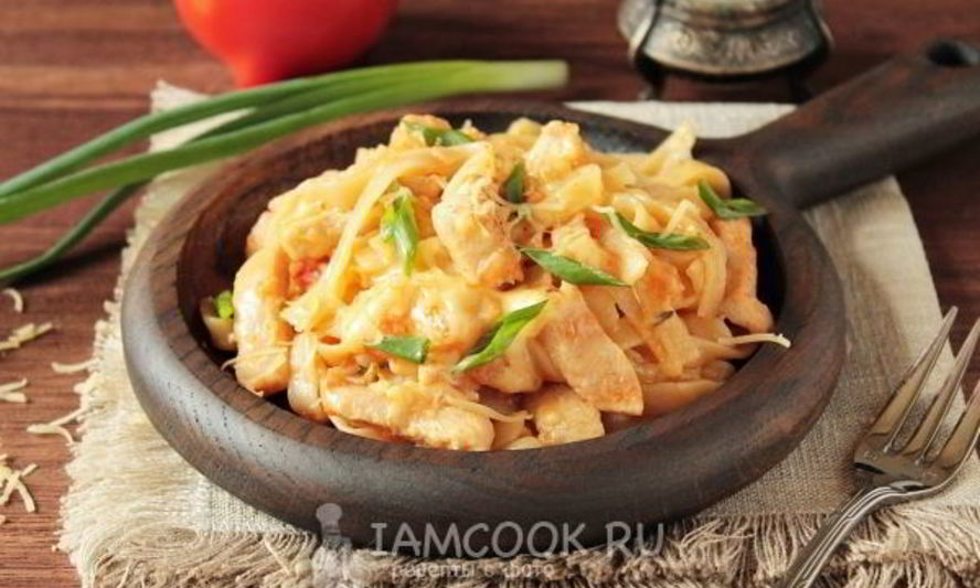 Рецепт лапши с курицей и сыром на сковороде