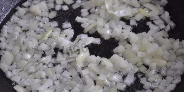 лапша с томатной подливой из фарша