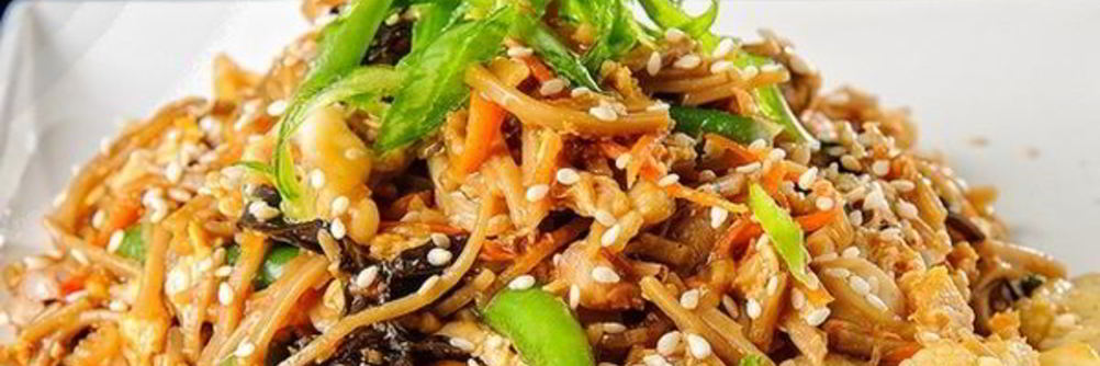 Лапша соба с креветками и шиитаке