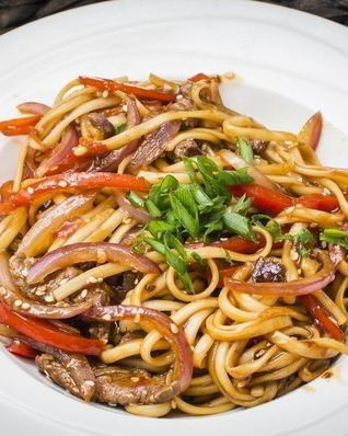 Лапша удон с говядиной и овощами