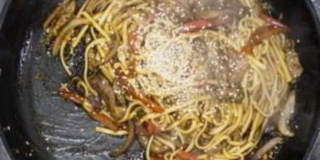 лапша удон с говядиной и овощами