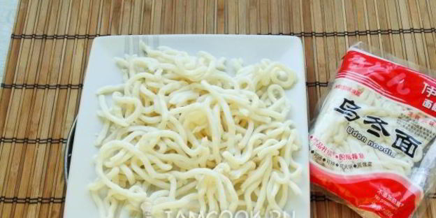 лапша удон с кальмаром и овощами
