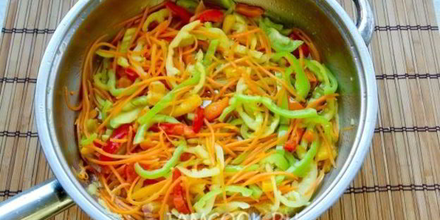 лапша удон с кальмаром и овощами