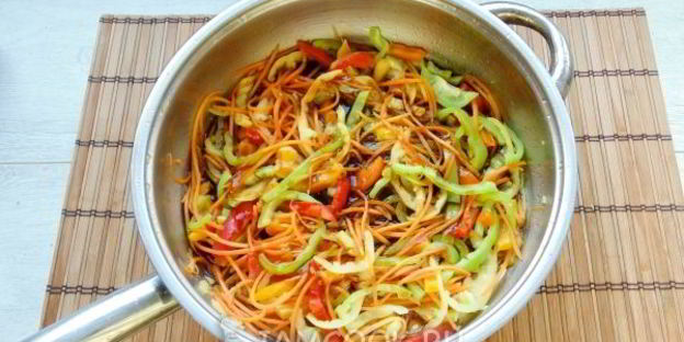 лапша удон с кальмаром и овощами