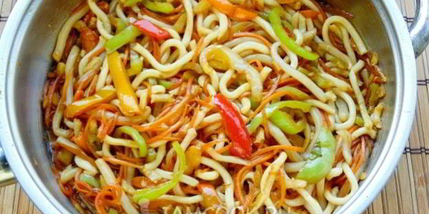 лапша удон с кальмаром и овощами