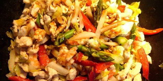 лапша-удон с курицей и креветками