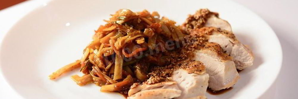 Лапша Удон с овощами под кунжутным соусом с куриной грудкой