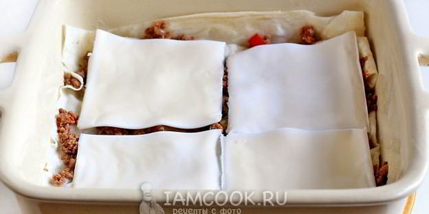 лазанья из лаваша с фаршем и сметанным соусом